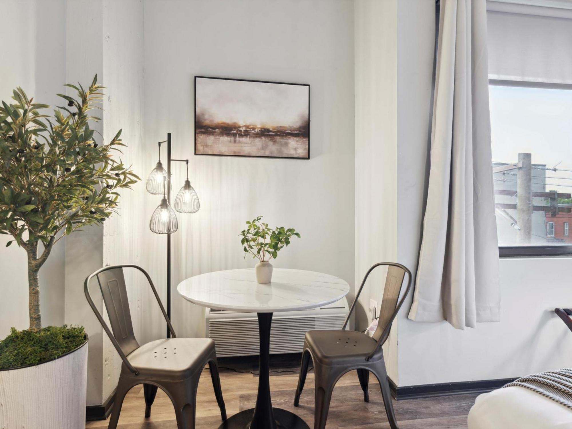 Large 3Br Apts & Studios, Free Parking, Gym, Game Room Філадельфія Номер фото